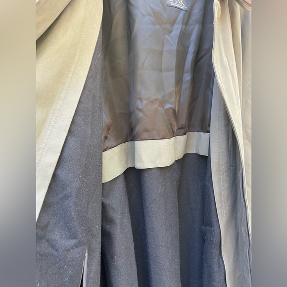 Jos. A. Bank Trenchcoat w/removable Wool Lining - Picture 5 of 7
